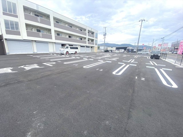 アリエス八本松の駐車場