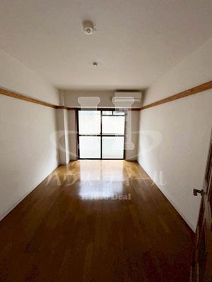 【居間・リビング】 | ニュークリスタル葵 | リビングです