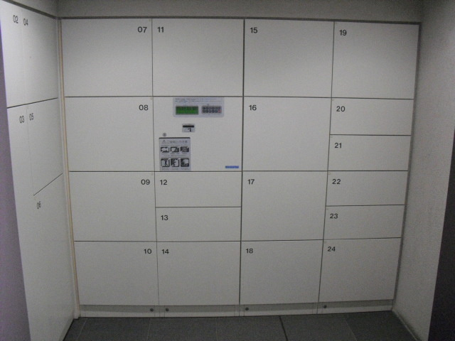 アトラス野毛山のその他共用部分|不在時に便利に宅配ロッカー