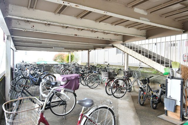 サンパーク七里の駐輪場