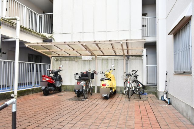 サンパーク七里の駐輪場