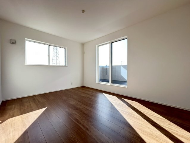 ファーストタウン　一宮市今伊勢町馬寄第8　全5区画分譲の寝室|窓ガラスは２枚のガラスの間に空気層を設けたペアガラス。高い断熱性と共にガラス面の結露対策にも効果的。