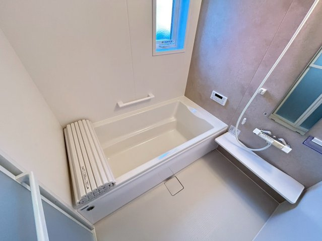 ファーストタウン　一宮市今伊勢町馬寄第8　全5区画分譲の浴室|明るく清潔なバスルームで、浴室暖房乾燥機標準装備。使い勝手の良いお風呂空間を提供しています。