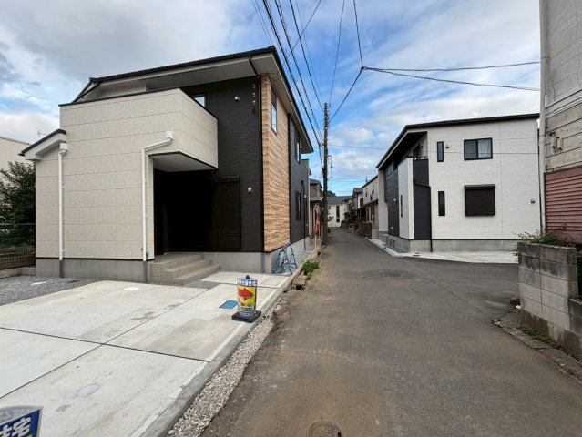 新築戸建　柏市西原３丁目　１号棟の前面道路含む現地写真