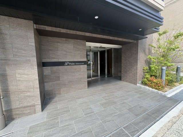 プレイズ西明石のエントランス