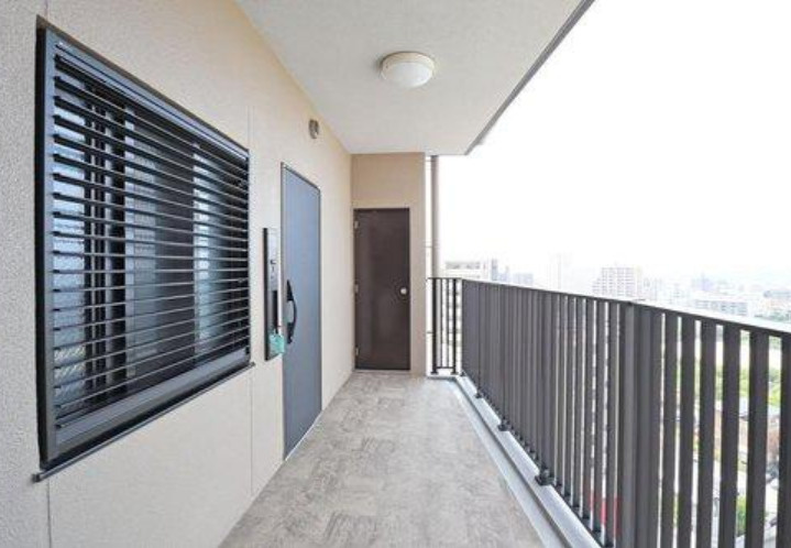 プレイズ西明石の玄関