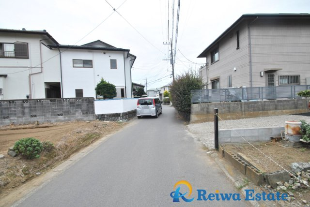 売地　茅ヶ崎市西久保の前面道路含む現地写真