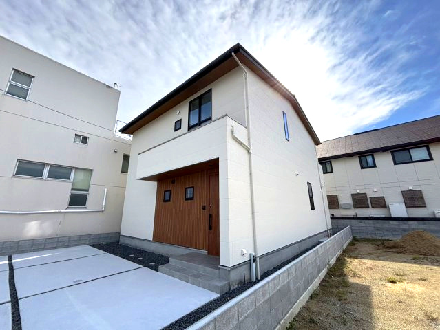 伊予郡松前町大字昌農内の新築一戸建の外観|おしゃれな外観です