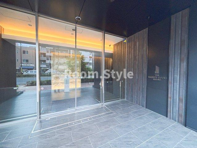 ザ・マジェスティコート目黒のエントランス|空室のためご都合に合わせてご内覧できます
お問合せはお電話でもお受付しております。
03-6450-5211