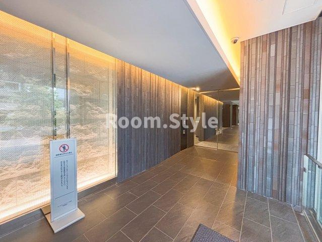 ザ・マジェスティコート目黒の玄関|空室のためご都合に合わせてご内覧できます
お問合せはお電話でもお受付しております。
03-6450-5211