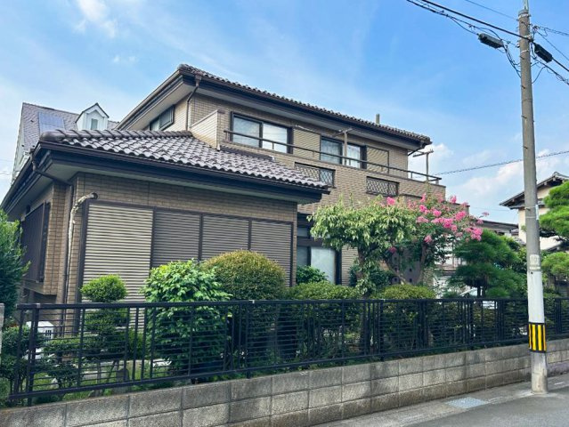 入間郡三芳町大字北永井の中古一戸建の外観|約55坪の広い敷地に建つ3LDKの邸宅。
安全で快適なオール電化住宅です。
資料請求やご見学などお気軽にお問い合わせください。
