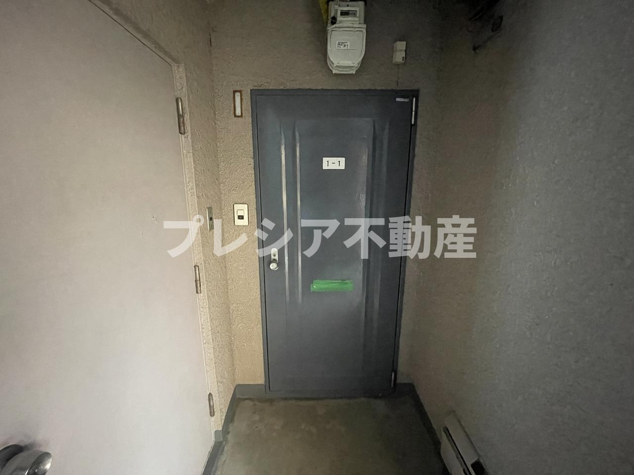 寿コーポの玄関