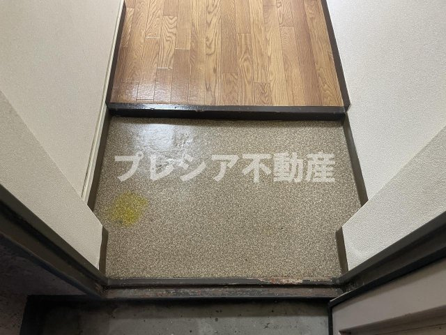 寿コーポの玄関