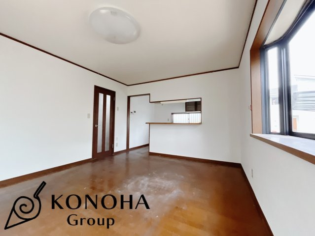 【中古戸建】邑楽郡邑楽町大字中野の居間・リビング|■リビング｜陽当たり良好のリビングダイニング♪賃貸では叶わなかった、お友達とのホームパーティや大音量で映画やテレビを楽しむことができます(*^^*)