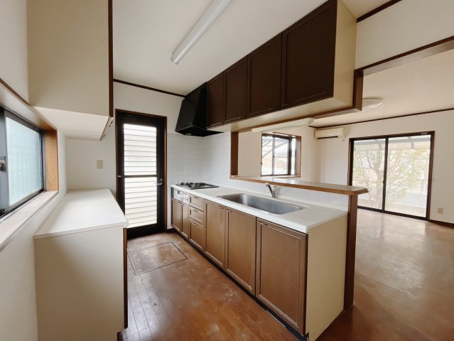 【中古戸建】邑楽郡邑楽町大字中野の居間・リビング|■リビング｜家族でゆったりくつろげる、居心地の良いリビング♪賃貸と違って、テレビや音楽の音を気にしなくて良いことが嬉しいですね(*＾＾*)