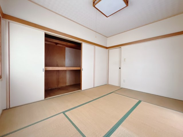 【中古戸建】邑楽郡邑楽町大字中野の和室|■1階和室｜和室でしか味わえない畳ならではの香りや素材で和のやすらぎを感じてください♪休日はお子様とお昼寝するのにも最適です！