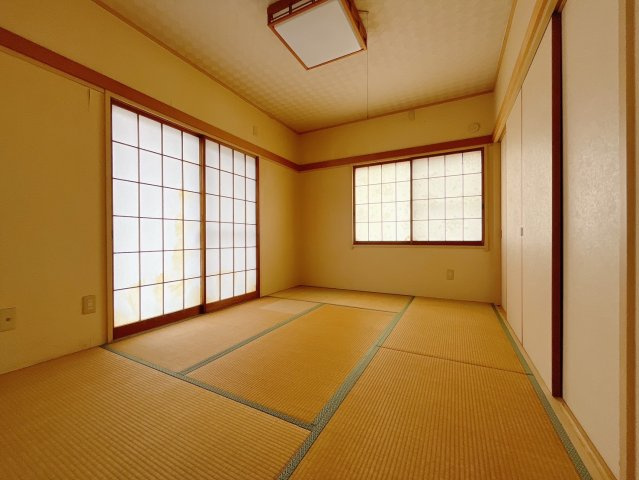 【中古戸建】邑楽郡邑楽町大字中野の和室|■1階和室｜意外と場所をとるアイロンがけや、お洗濯物を畳むときにも広々と使うことができ、ちょっと一休みしたいとき、すぐに横になれるのも魅力です♪