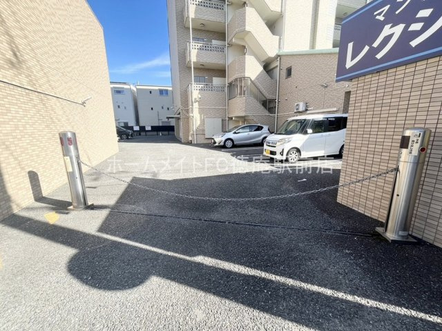 大阪市鶴見区茨田大宮１丁目の賃貸マンションの駐車場