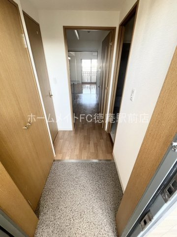 大阪市鶴見区茨田大宮１丁目の賃貸マンションの玄関