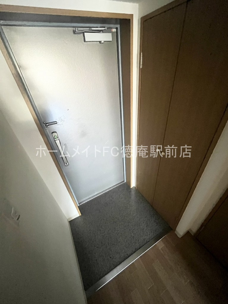大阪市鶴見区茨田大宮１丁目の賃貸マンションの玄関