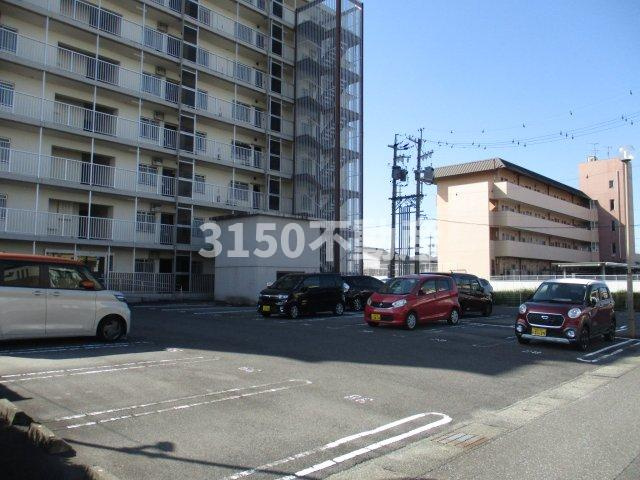 リバティ穂積の駐車場