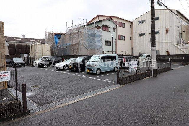 リップルルネ放出の駐車場