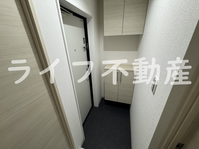 D porta　calmeの玄関|収納もある玄関です