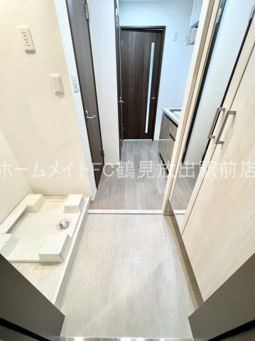 東大阪市高井田西６丁目の賃貸マンションの玄関