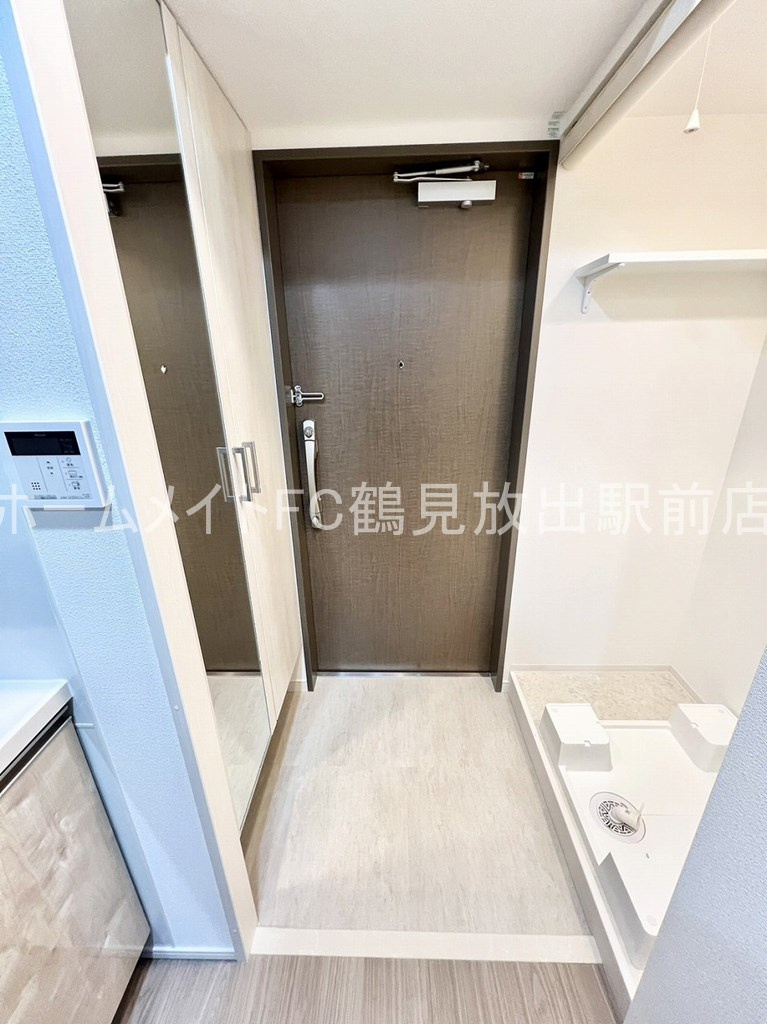 東大阪市高井田西６丁目の賃貸マンションの玄関