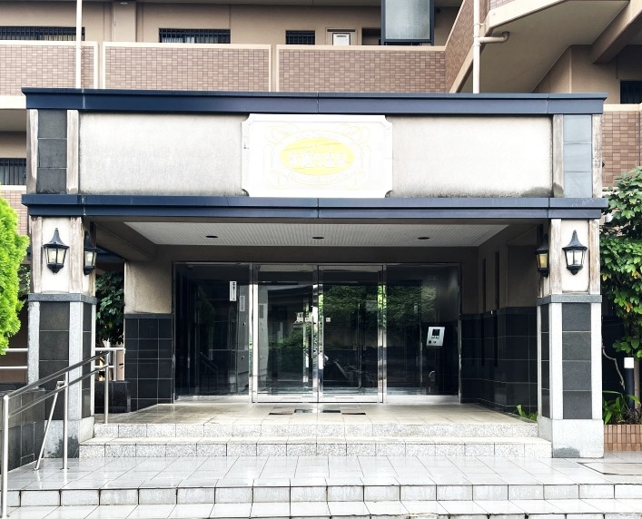 ベルドゥムール新越谷温泉のエントランス