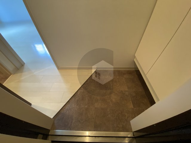 東大阪市花園本町２丁目のアパートの玄関