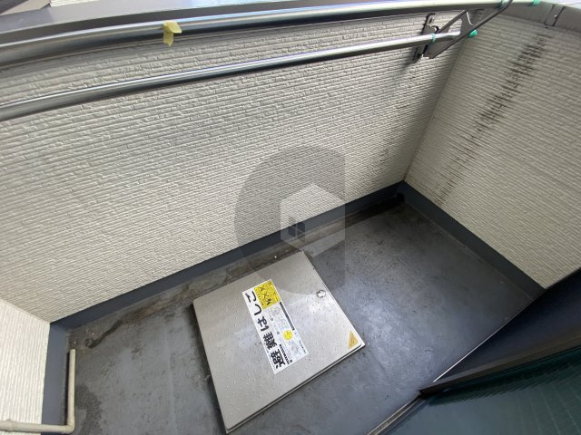 東大阪市花園本町２丁目のアパートのバルコニー