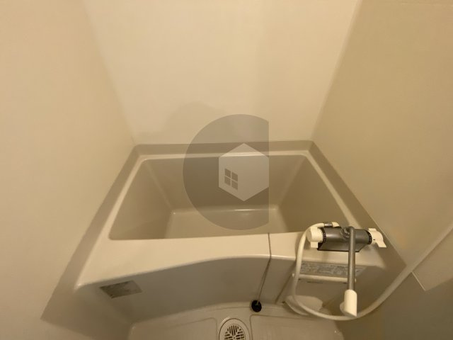 東大阪市花園本町２丁目のアパートの浴室