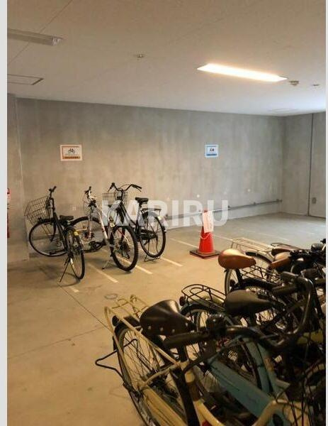 エスリード谷町六丁目の駐車場