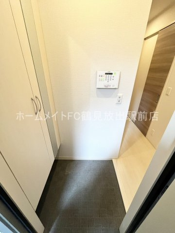 東大阪市稲田上町１丁目のアパートの玄関