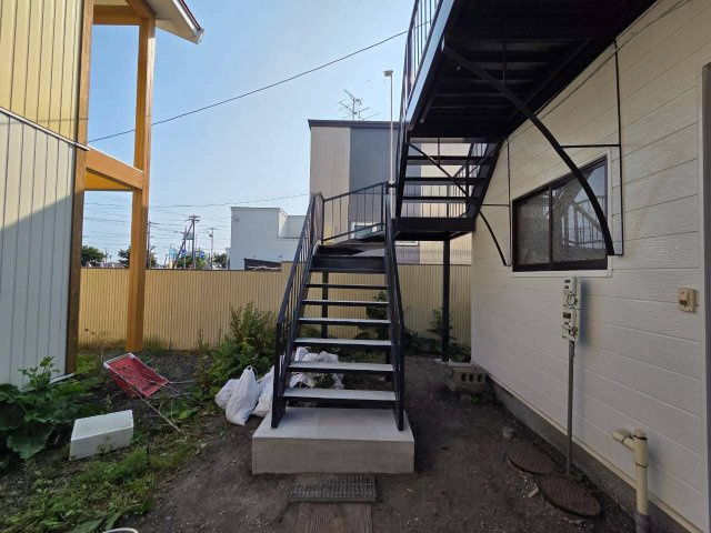 さくらマンションの外観|鉄骨階段の修理が終わりました！！