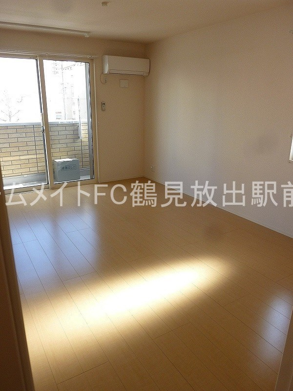 大阪市鶴見区茨田大宮４丁目のアパートの洋室
