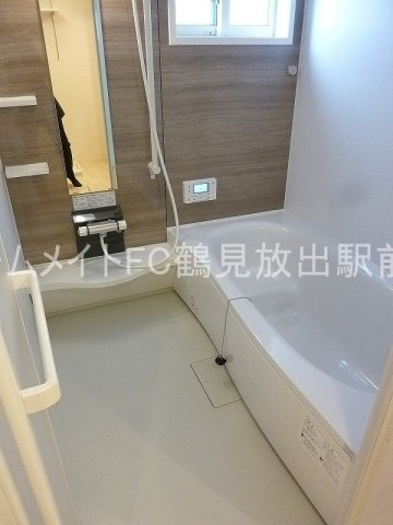 大阪市鶴見区茨田大宮４丁目のアパートの浴室