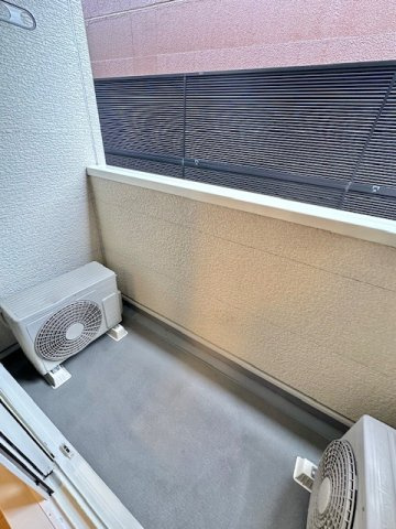 アイビープレイスのバルコニー|外からの目が気にならないバルコニーで洗濯物が干せます