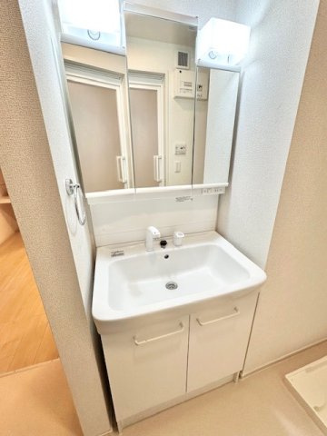 アイビープレイスの洗面所|明るい洗面所です