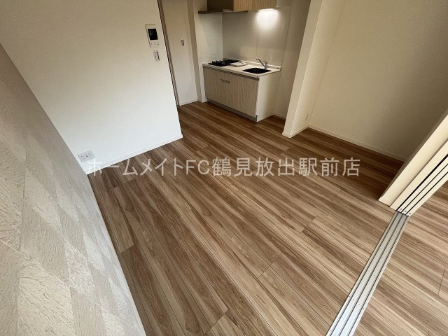 大阪市鶴見区今津南４丁目のアパートの居間・リビング