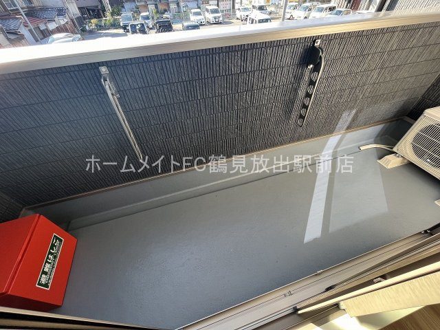 大阪市鶴見区今津南４丁目のアパートのバルコニー