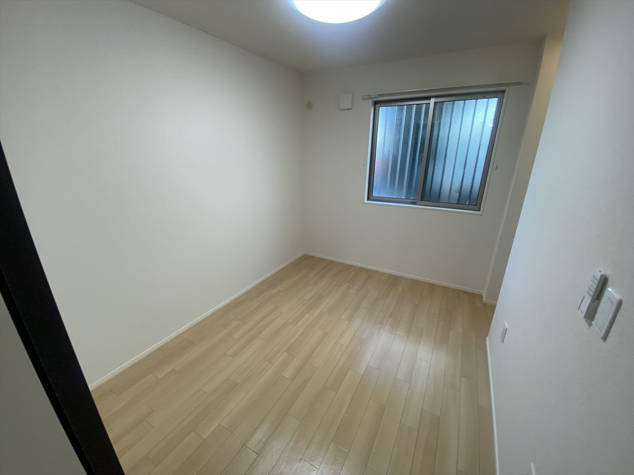 コーセー飯田の洋室