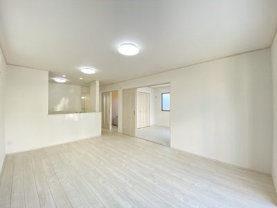 【居間・リビング】 | 浦添市大平（限定1棟） | A号棟　LDK16帖♪