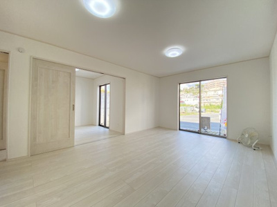 【居間・リビング】 | 浦添市大平（限定1棟） | A号棟　LDK16帖♪