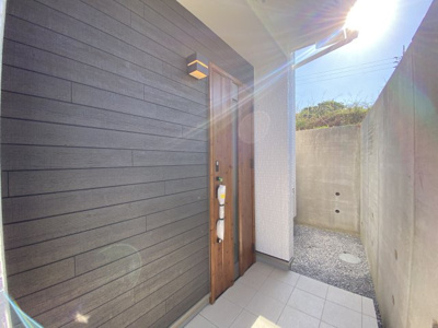 【玄関】 | 浦添市大平（限定1棟） | A号棟　スマートキー付き♪