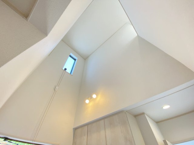 【玄関】 | 浦添市大平（限定1棟） | A号棟　解放感溢れる玄関吹抜♪