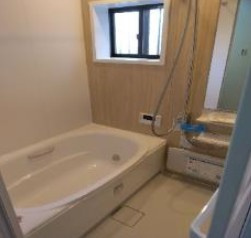 谷六戸建の浴室