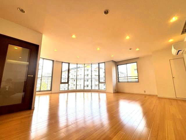 【居間・リビング】