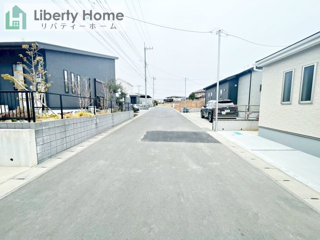 ひたちなか市船窪第2　新築戸建の前面道路含む現地写真